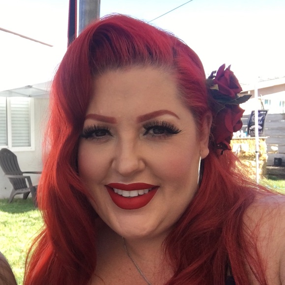 Meet your Posher, Christine - Picture 1 of 1